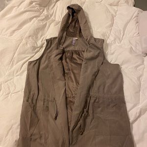 sleeveless hooded vest